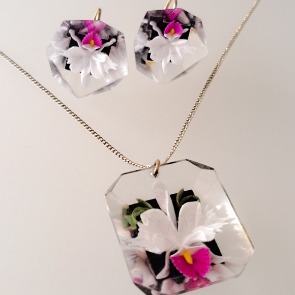 Vintage Jewelry - Vintage Mid-Century Lucite Orchid Matching Necklace & Earrings